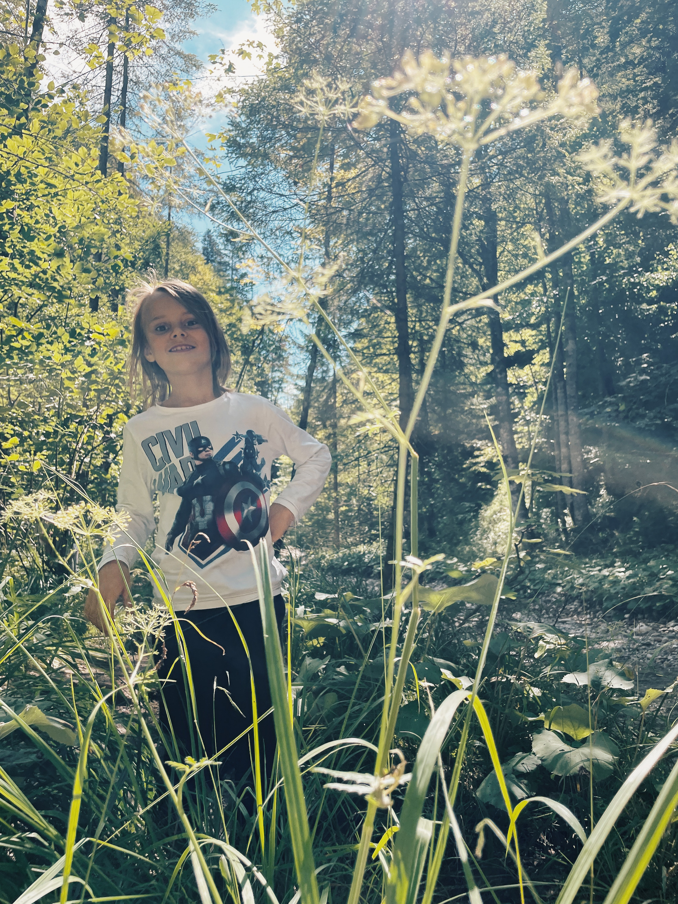 Kind auf dem Wanderweg durch die Grießbachklamm